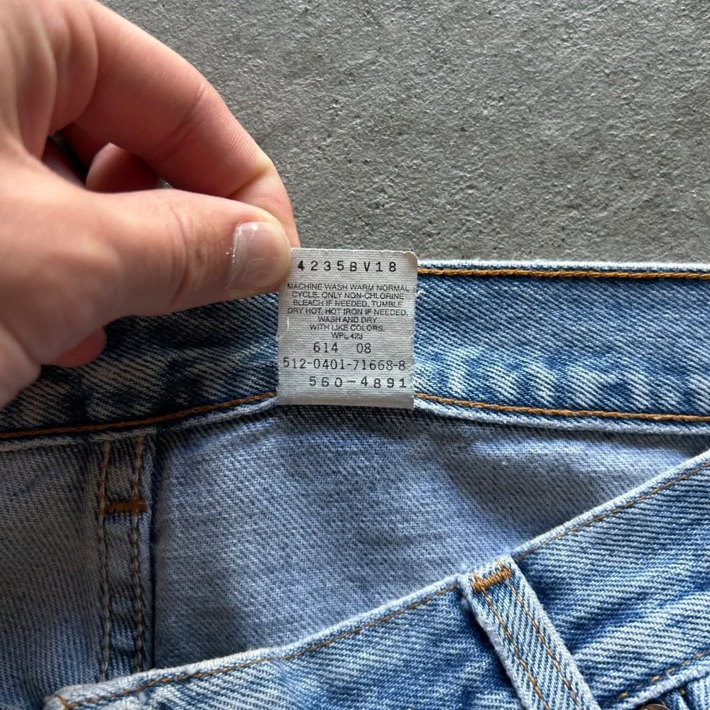 Vintage 90s Levis 560 Jeans Mens 38x30 Blue Light Denim Loose Fit Tapered USA